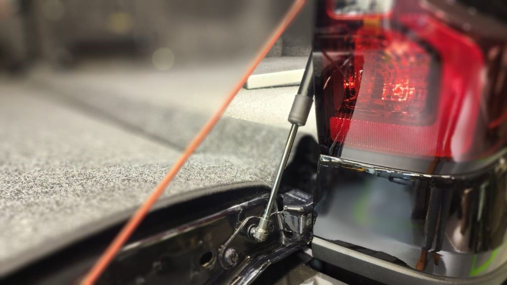 Volkswagen Amarok Arka Kapak - Bagaj Kapağı Amortisörü 2023 ve sonrası